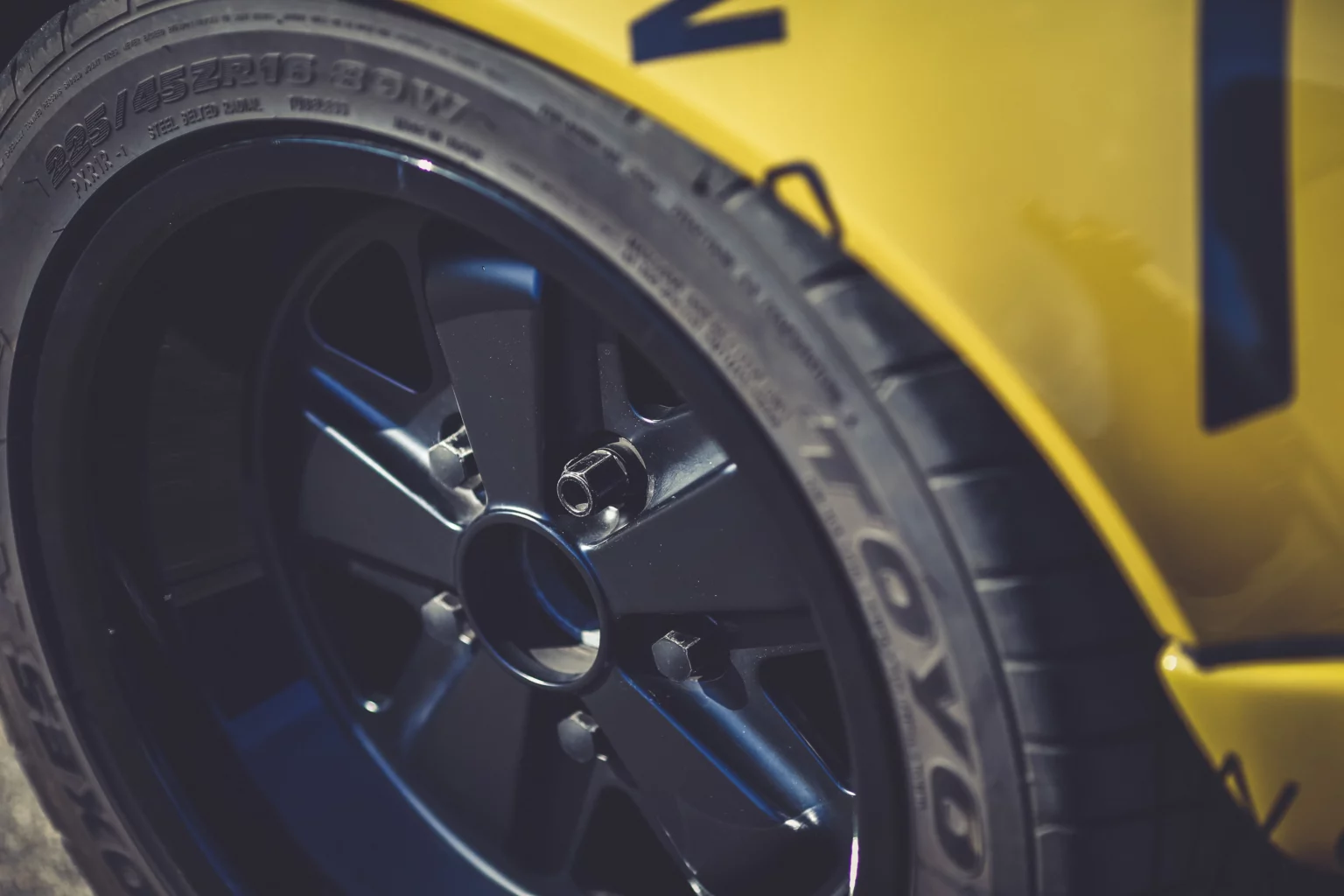 Porsche 911 Restomod by Machine Revival