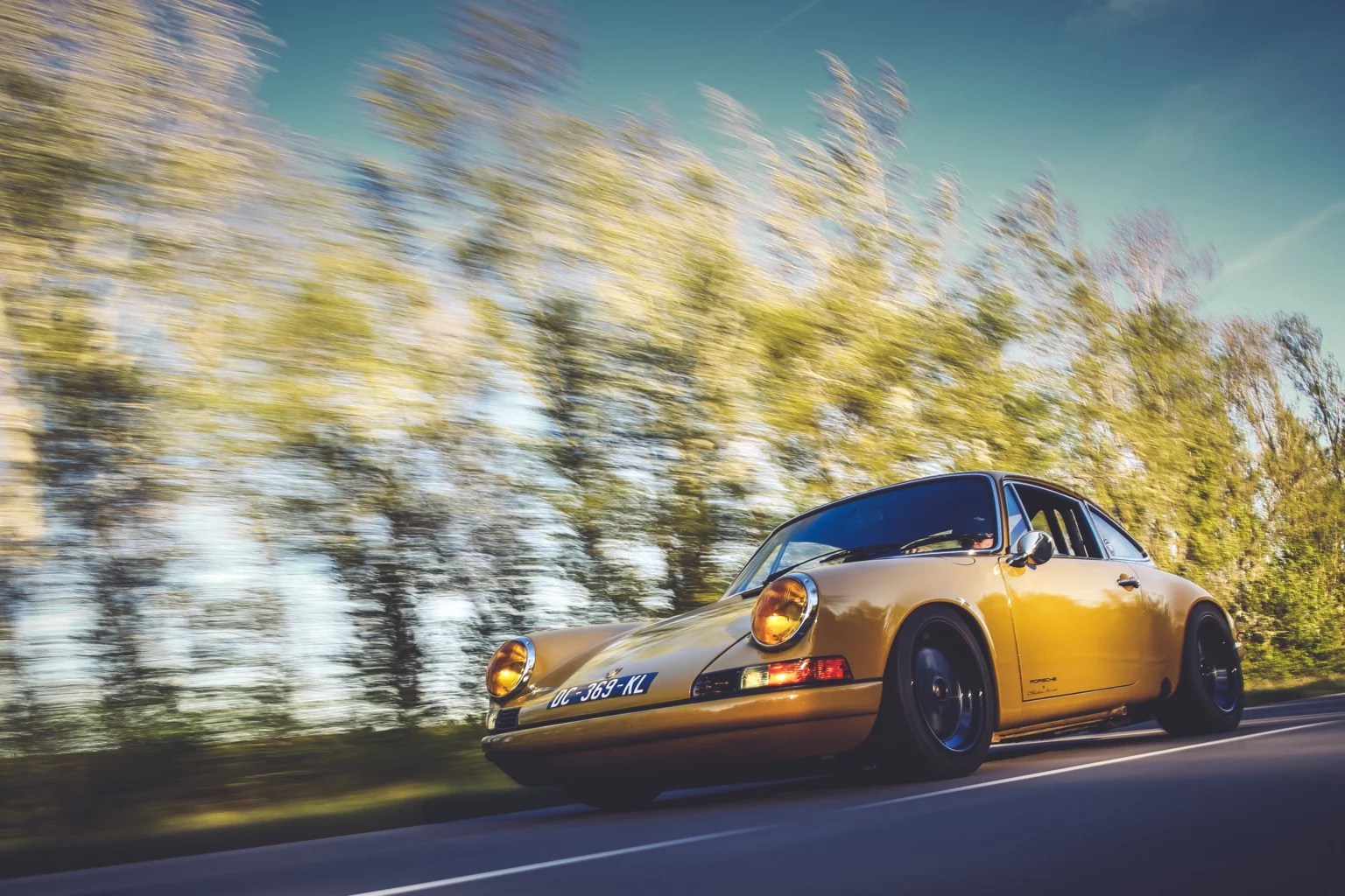 Porsche 911 Restomod by Machine Revival