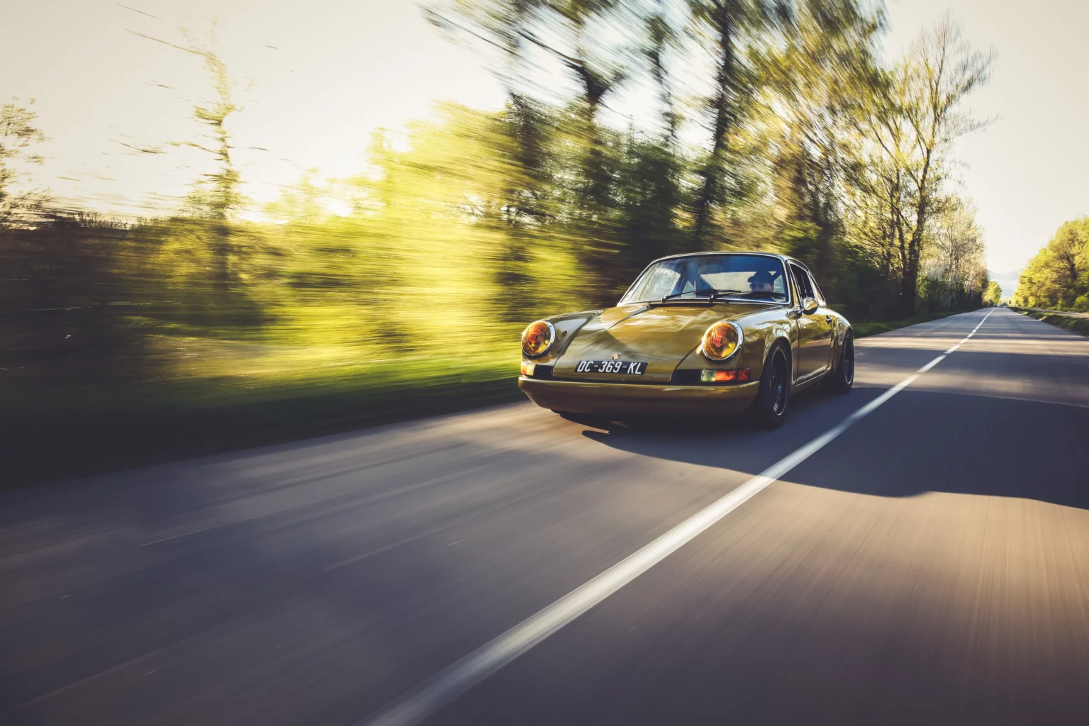 Porsche 911 Restomod by Machine Revival