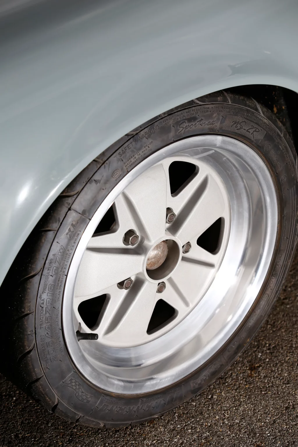 Porsche 911 Restomod by Machine Revival